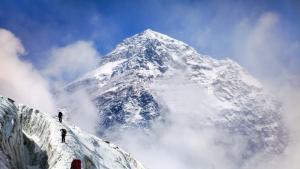 Да покориш Еверест: Трета българка стъпи на най-високия връх в света