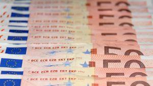 BNP Paribas сви печалбата си с 72
