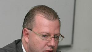 Обмислят рокади на шефове в НАП