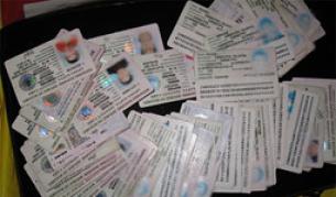 Предлагат промени в издаването на шофьорски книжки и лични карти 