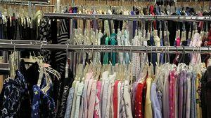 София 60а в света по наеми на магазини