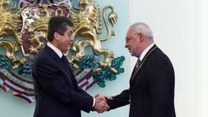 Президентът връчи на Радосвет Радев орден Св Св Кирил и