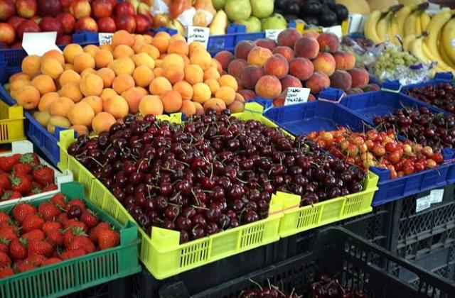 Първите български ягоди за тази година вече са на пазара.