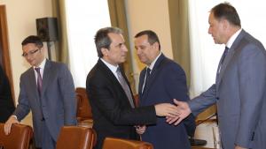 Управляващите си разпределят държавата предизборно