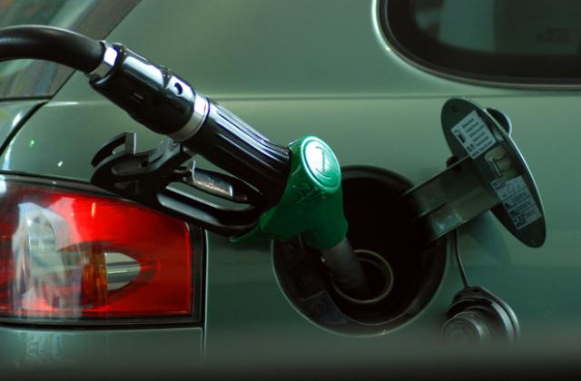 КЗК: Нормално е горивото в София да е скъпо