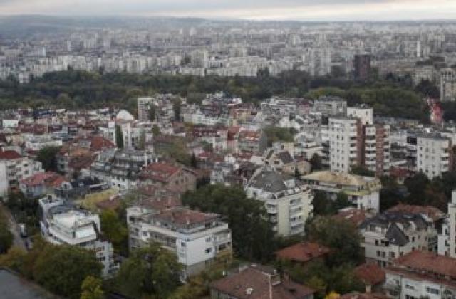 По-тесни жилища се купували в София през лятото
