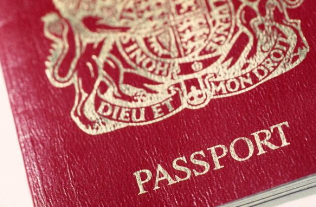 Издаването на български паспорт в чужбина вече ще е по-евтино