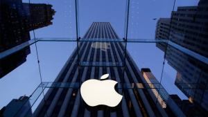 Американската компания Apple планира да намали наемането на нови служители през следващата