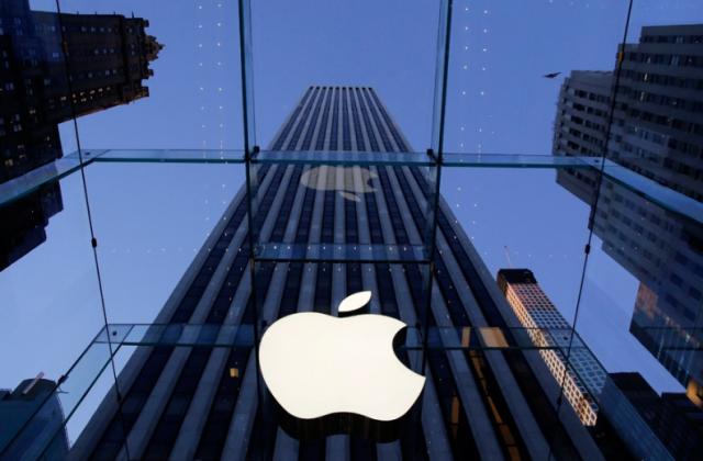 БТК с жалба срещу Apple в КЗК заради цените на iPhone
