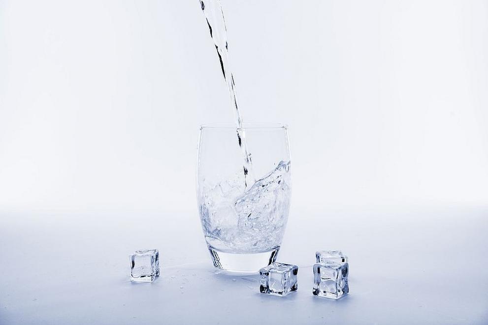 вода чаша вода