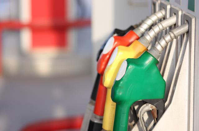 Малките бензиностанции повишиха цените на горивата, показват данните на сайта