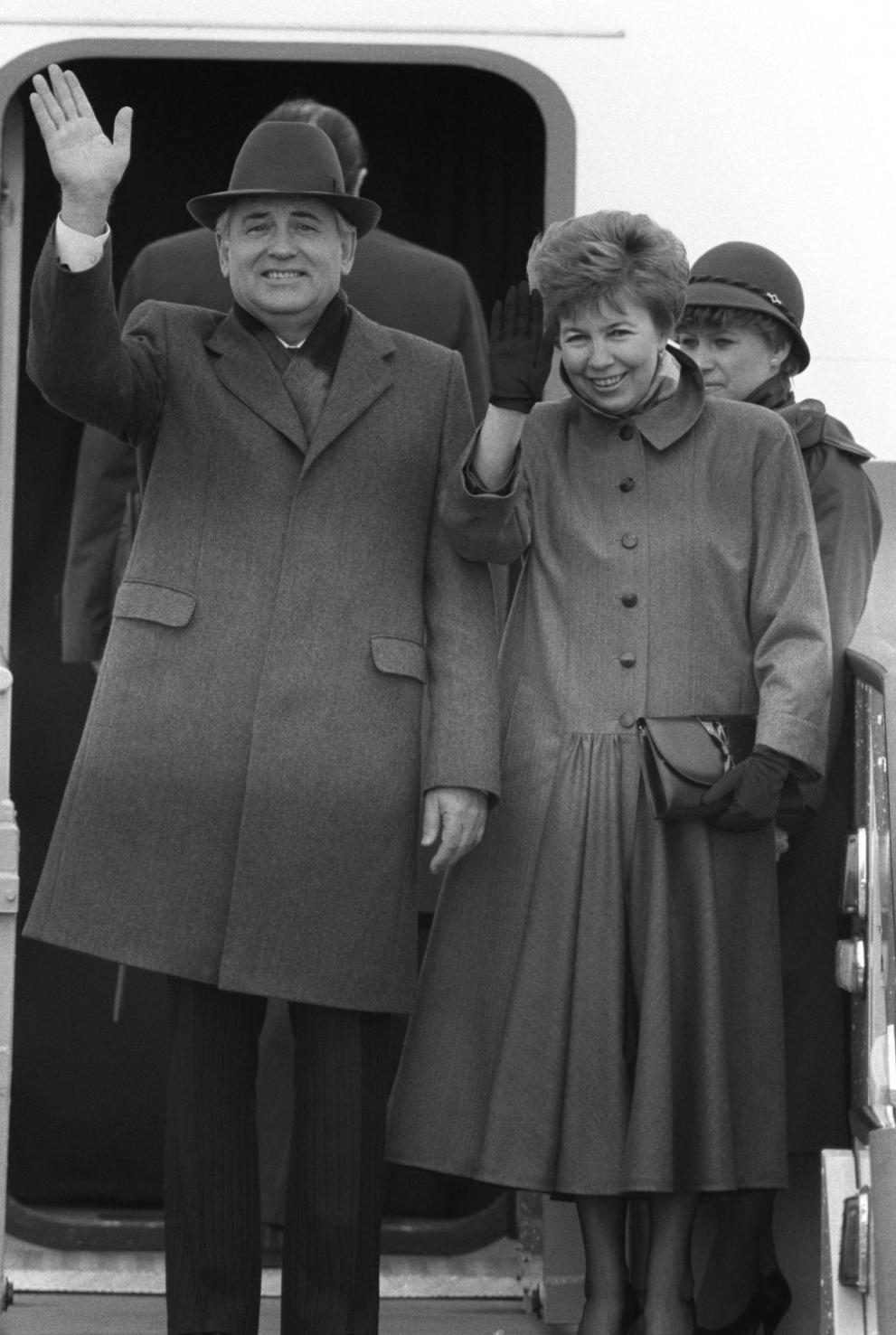  Михаил Горбачов и брачната половинка му Раиса Горбачова 