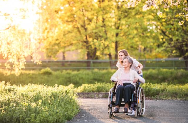 Близо 50 100 българи получават социална пенсия за инвалидност, от тях