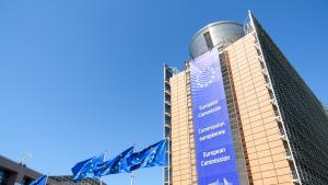 Европейската комисия предлага някои видове инвестиции да подлежат на задължителна