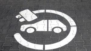 Хора с увреждания които притежават електрически автомобили също да могат