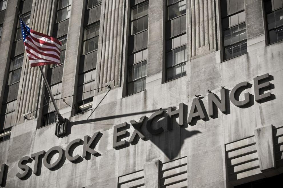 Нюйорската фондова борса спира котирането на 3 големи китайски компании
