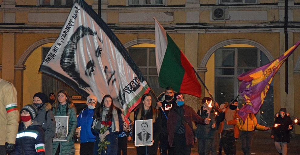 Факелното шествие в Ловеч в памет на Апостола на свободата