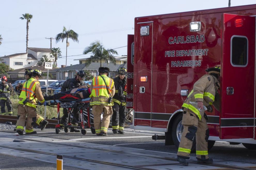 Трима загинаха след като управлявано от 71-годишен шофьор возило връхлетя пешеходци в Сан Диего
