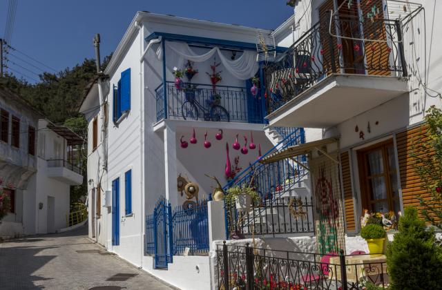 Според Националната банка на Гърция цените на апартаментите са се