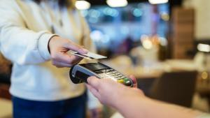 Българите плащат все по често с кредитна карта сочат данни