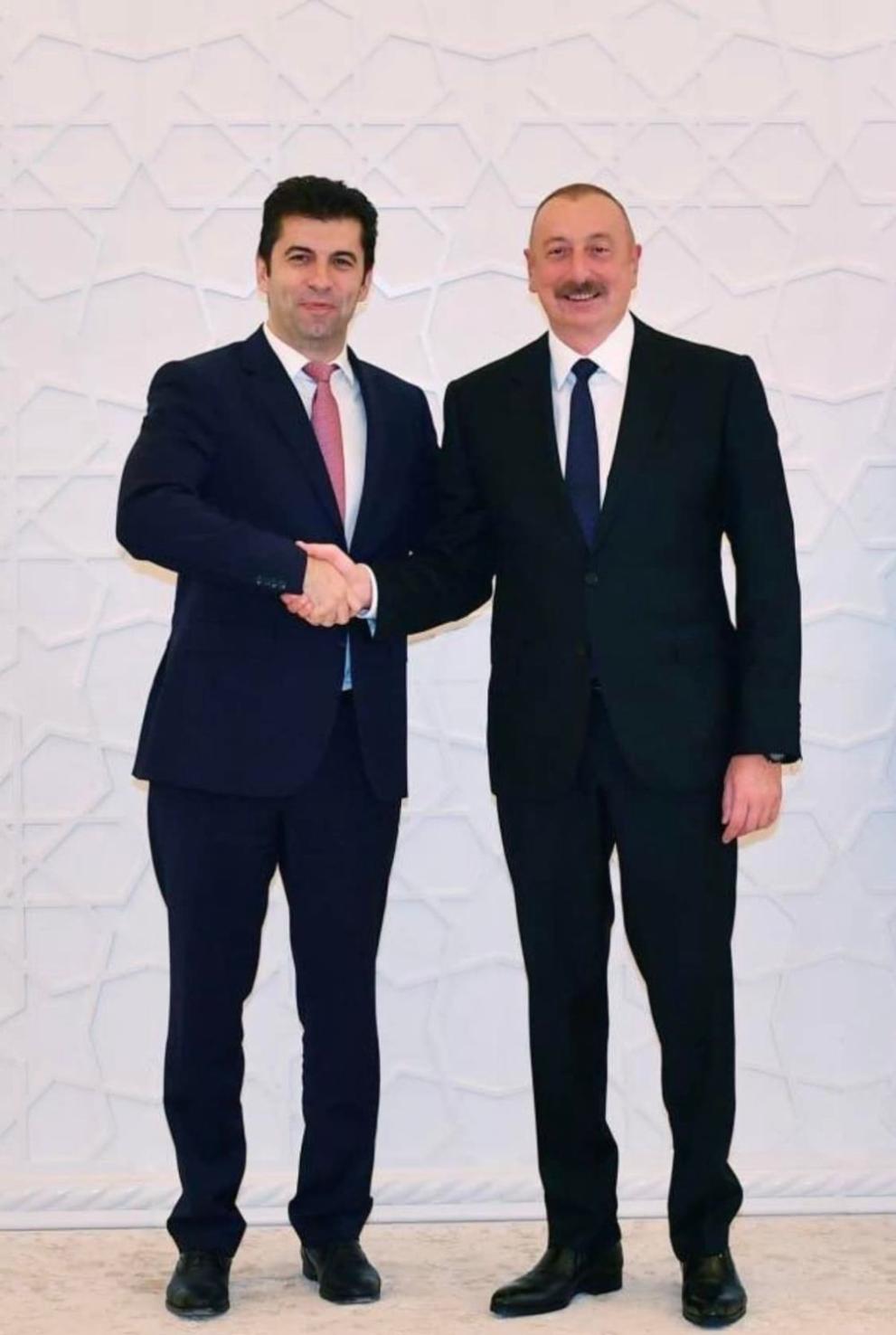  Кирил Петков и президентът на Азербайджан Илхам Алиев 