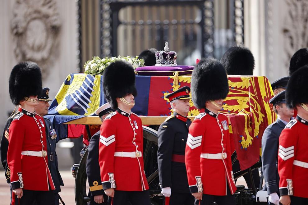  Ковчегът на кралицата в Народното събрание на Лондон 