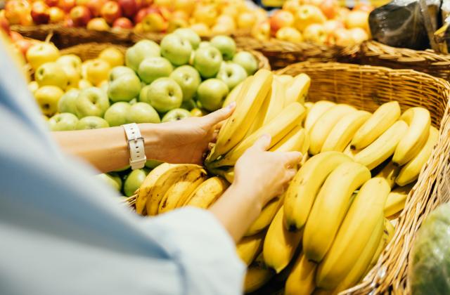 Бананите ще увеличат цената си заради климатичните промени, предупредиха пред