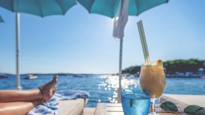 Гръцкото правителство в координация с местните власти ще предложи едноседмична безплатна почивка на туристите