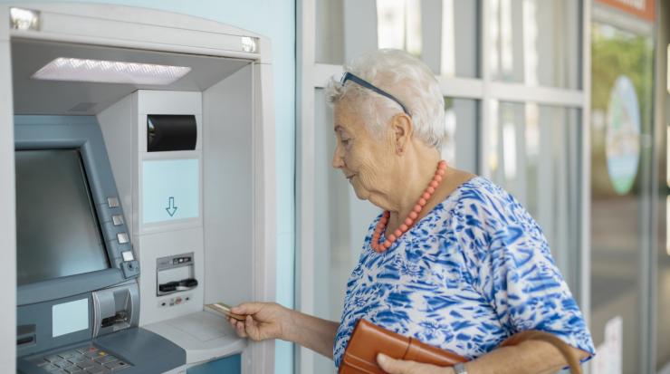 пенсия пенсионер банкомат
