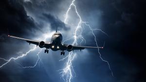 самолет буря турбуленция