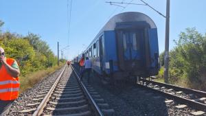 дерайлирал влак