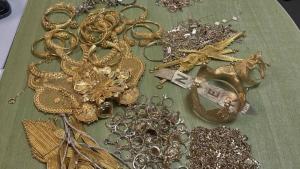 Златни накити в кисело мляко