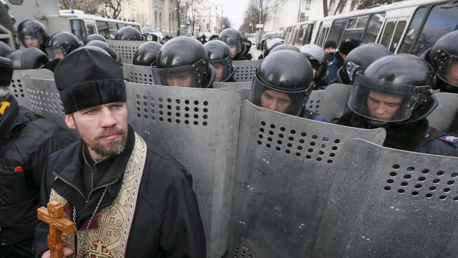 Съд забрани протестите в центъра на Киев