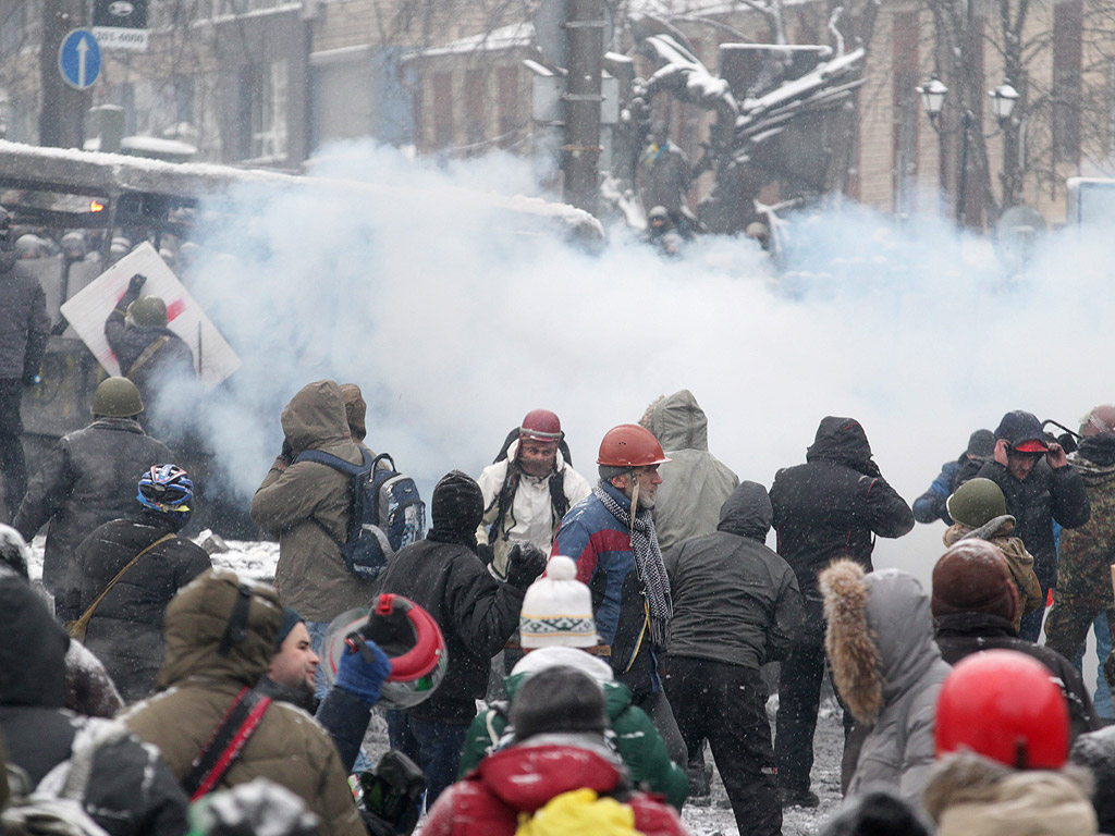 Вече има потвърдени жертви на сблъсъците между милицията и протестиращите в Киев