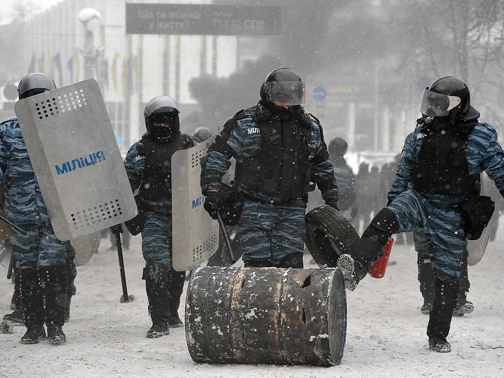 Вече има потвърдени жертви на сблъсъците между милицията и протестиращите в Киев