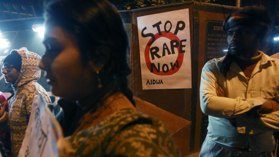 В Индия изнасилиха групово жена за наказание