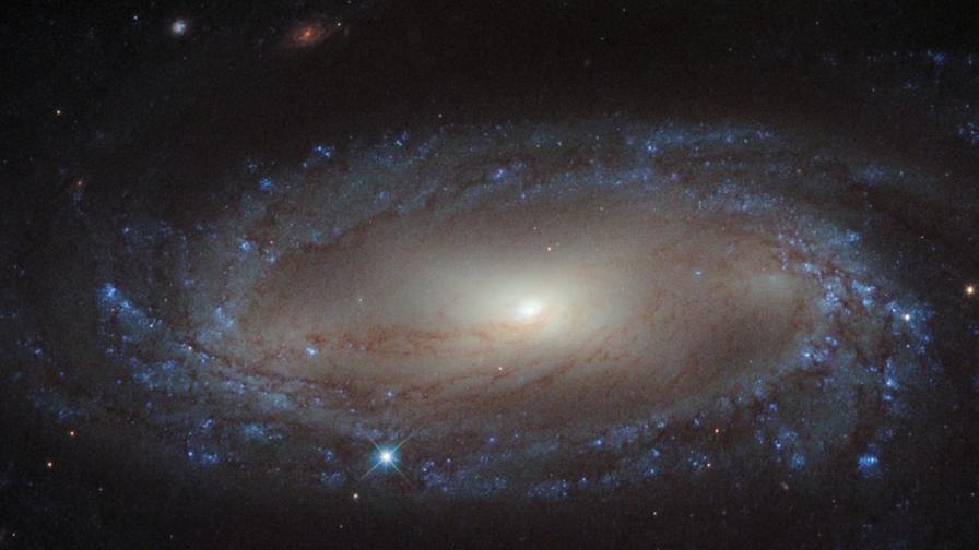 Астрономи изучават най-стария галактически прах във Вселената