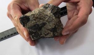 При изваждането от езерото на основната отломка тя се е разпаднала на няколко части