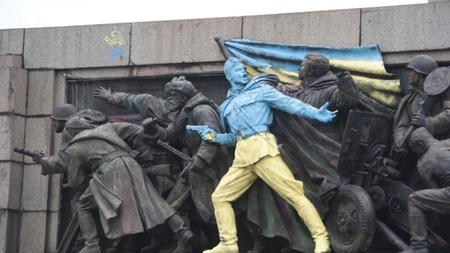 "Евронюз" свали снимката на боядисания паметник