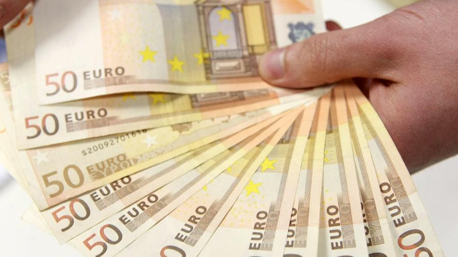 Две гръцки банки поискаха спешно финансова помощ