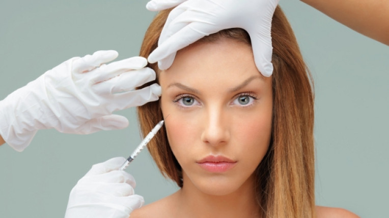 хирургия пластична жена операция козметика бръчки