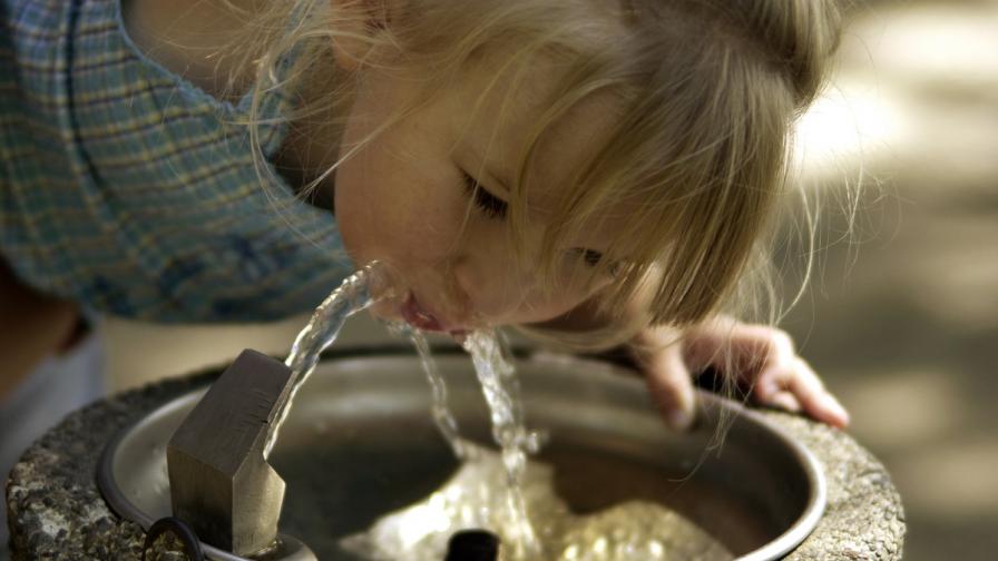 Заради урана: В Първомай изкупуват водата в магазините