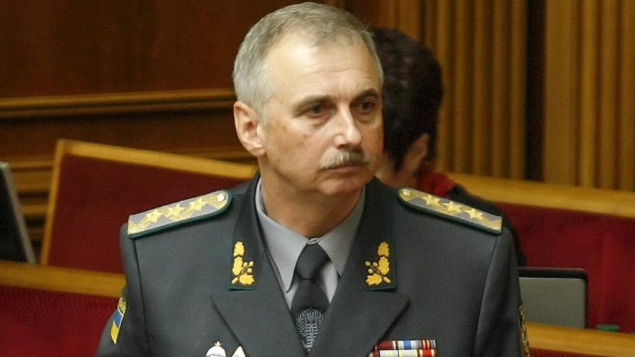 В Украйна отстраниха военния министър заради Крим