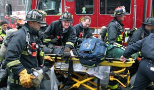 Двама пожарникари загинаха, 18 ранени при пожар в САЩ