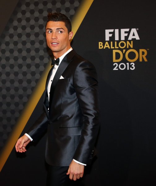 Кристиано Роналдо е носителят на Златната топка за 20131