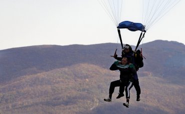 Ангел Петричев все пак скочи с парашут