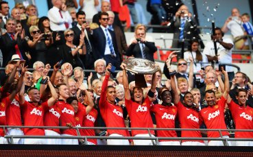 Ван Перси връчи Къмюнити Шийлд на пестелив Юнайтед