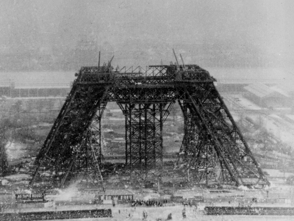 Айфеловата кула в процес на изграждане - 15 март 1888 г.