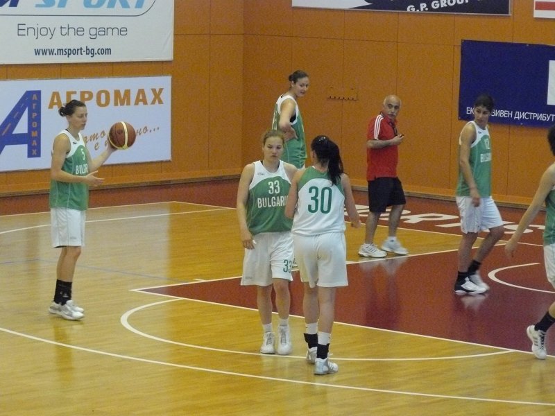 Тежки тренировки за женския баскет тим в Правец1