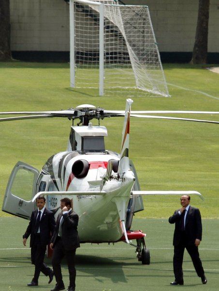 Милан стартира подготовка с новия треньор президентът Берлускони пристигна с1